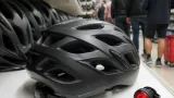 Lidl comercializa un casco con luz trasera extraíble y precio de 14,99 € que provoca gran demanda